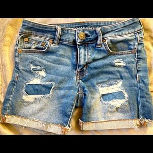 AE MIDI Distressed Shorts
